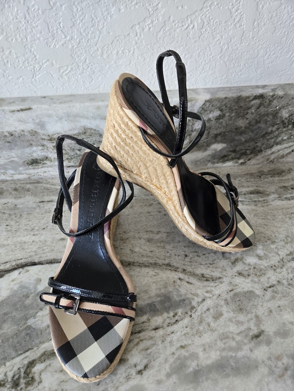 Nice Burberry Beige Nova Check & Black Patent Espadrille Wedges Sandals